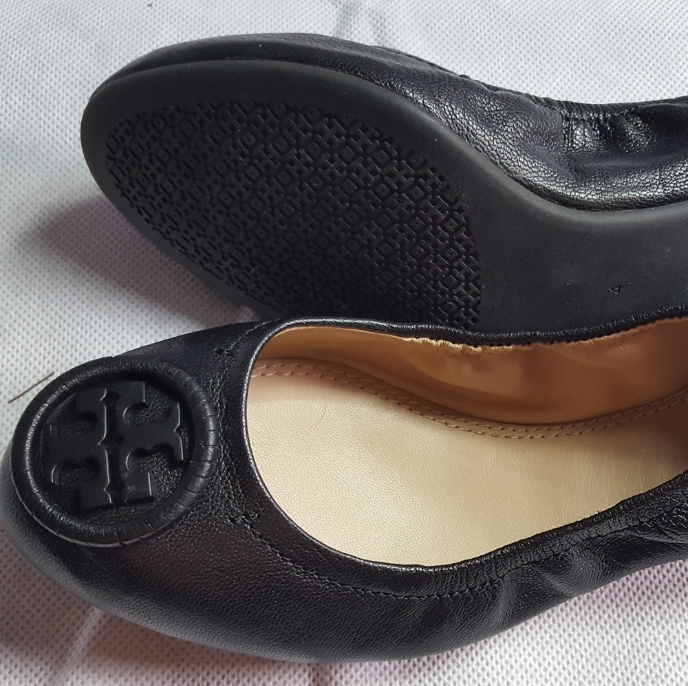 NWOB Tory Burch Allie Flats size 4